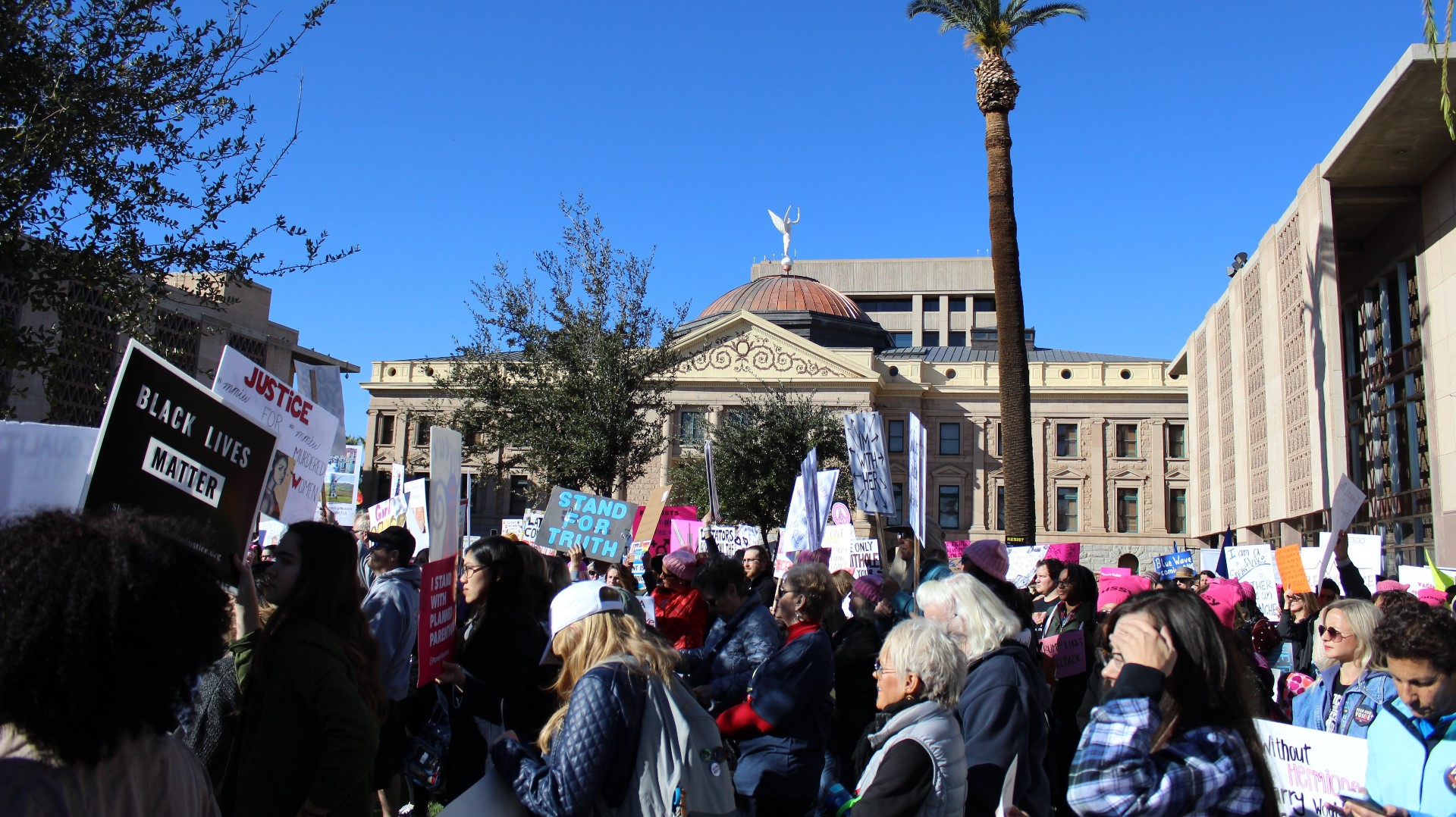 Phoenix Women's March draws thousands
